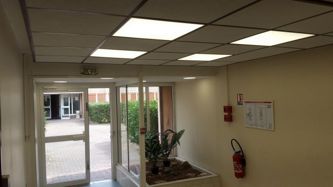 Eclairage LED downlight , pavé LED et dalle de faux plafond remplacé dans les parties commune d'un immeuble sur Marseille