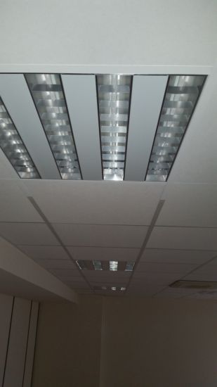 luminaire 60X60 désign et adapté à l'éclairement de bureau professionnel