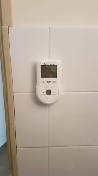 thermostat radiateur sèche serviette déporté salle de bain